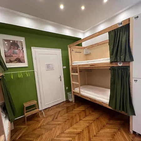 Cabbage Hostel-3
